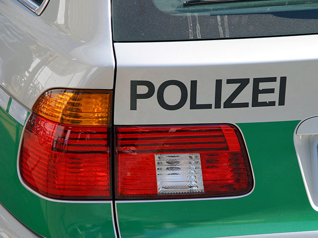 В Германии 33-летняя женщина во время секса пыталась задушить ухажера своей большой грудью