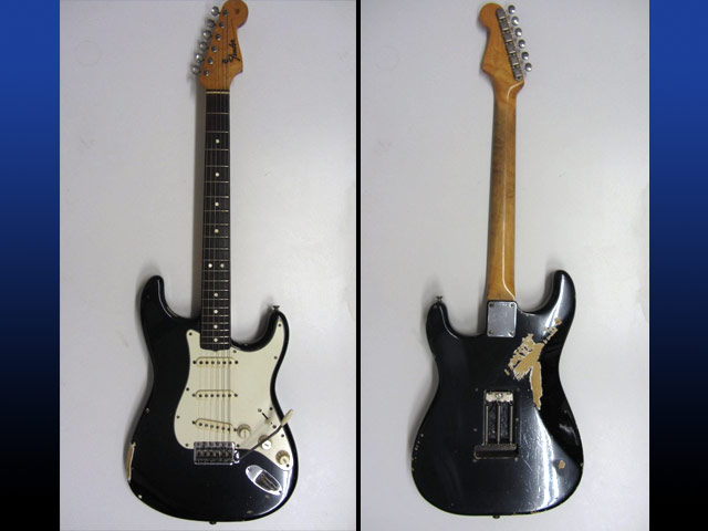 Обгоревшая гитара Джими Хендрикса ушла с молотка за 380 тыс. долларов