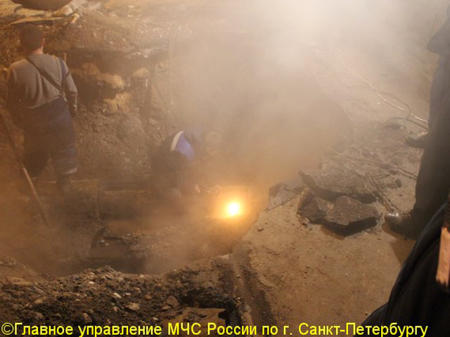 Пока чиновников ЖКХ допрашивают по делу о хищении 3 миллиардов рублей, в Петербурге серьезно прорвало трубу