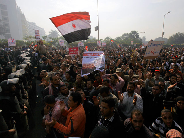 Конституционный суд Египта отложил проведение сессии, на которой планируется рассмотреть законность работы законодательной ассамблеи, разработавшей проект новой конституции Египта
