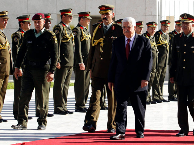 Глава Палестинской автономии Махмуд Аббас вернулся с Генассамблеии ООН триумфатором - в Рамалле его встретил ликующая толпа, которой он объявил, что у палестинцев теперь "есть государство"