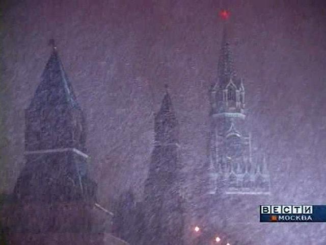 Новый обильный снегопад накроет столичный регион в ночь на вторник. Сильная метель начнется в Москве ближе к полуночи понедельника и продлится целые сутки, прогнозируют синоптики
