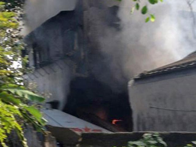 При падении боевой машины, принадлежащей ВВС Китая, на жилые дома в городе Шаньтоу провинции Гуандун на юге страны вспыхнул пожар, в котором пострадали по меньшей мере четыре человека