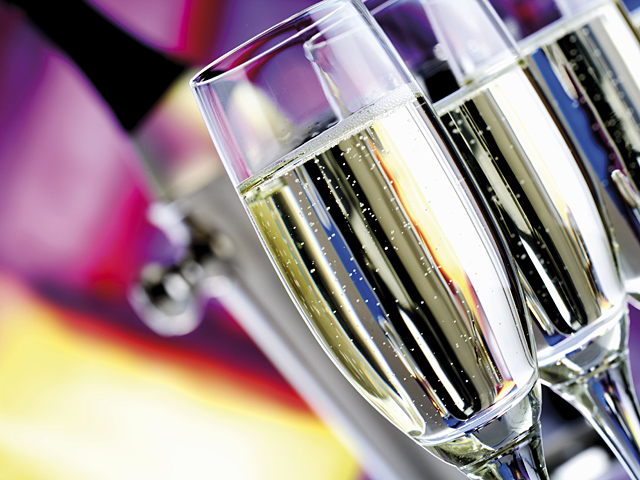 Продажи шампанского за девять месяцев этого года сократились на 5% из-за рецессии, охватившей Европу