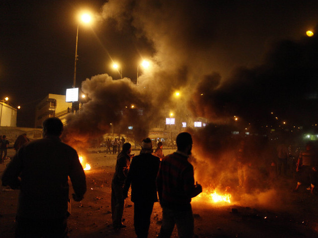 До четырех человек возросло число жертв ожесточенных столкновений в египетской столице