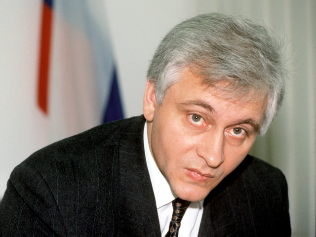 Как выяснилось в ходе разбирательств, Круглов, который с 1992 по 1998 год возглавлял таможню России, является долларовым мультимиллионером и владельцем нескольких офшоров