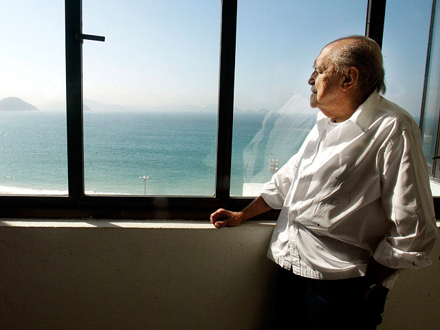Президент Бразилии Дилма Руссефф объявила семидневный траур в связи с кончиной архитектора Оскара Нимейера, считающегося классиком мировой архитектуры