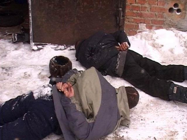 Правоохранительные органы задержали лидера и двух участников организованной преступной группы, около двух лет державшей в страхе бизнесменов западных районов Новосибирской области