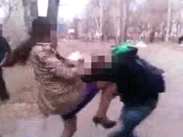 МВД Удмуртии заинтересовали кадры с избиением девочкой подростка в присутствии кадета МЧС