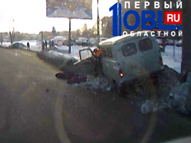 В Челябинске сотрудница МВД и ее семилетняя дочь попали в реанимацию после того, как обоих сбил пьяный водитель УАЗ-2206 на "зебре" прямо напротив их дома