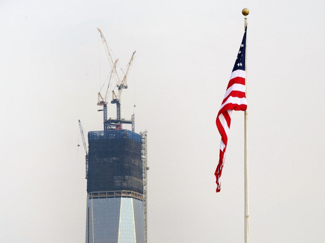 В Нью-Йорк доставлен шпиль небоскреба, возводимого на месте разрушенных во время терактов 11 сентября 2001 года башен-близнецов Всемирного торгового центра