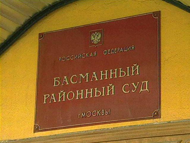 О решении отправить оппозиционера в Ангарск следователь заявил в Басманном суде в Москве, где рассматривается ходатайство следователей о продлении ареста