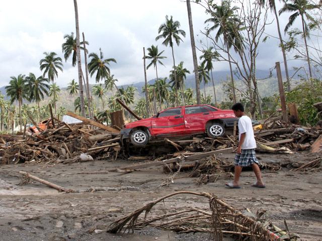 Число жертв потерзавшего Филиппины тайфуна "Пабло" (по международной классификации "Бофа") достигло 902 человек