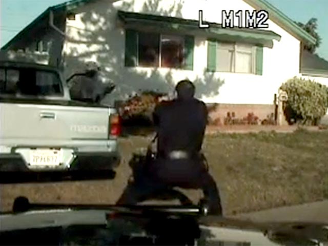 В США власти сняли все обвинения с полицейского, который буквально изрешетил из пистолета мужчину на одной из улиц калифорнийского города Мантека
