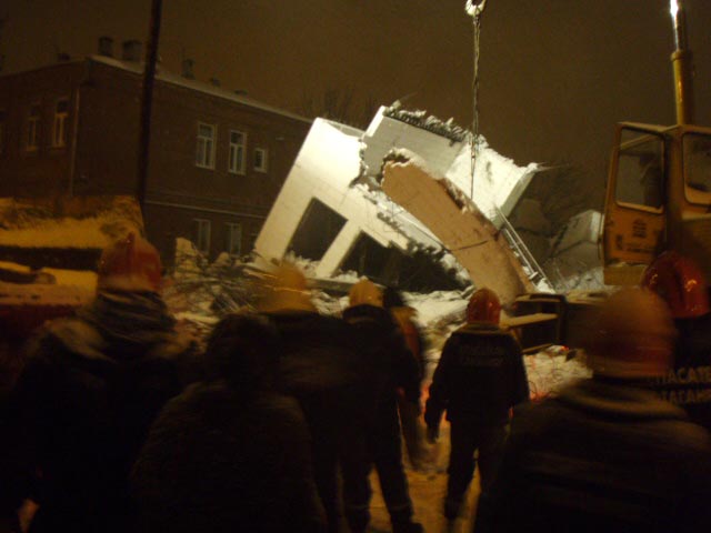В Таганроге на пересечении улицы Чехова и переулка Украинского 13 декабря обрушилось трехэтажное здание
