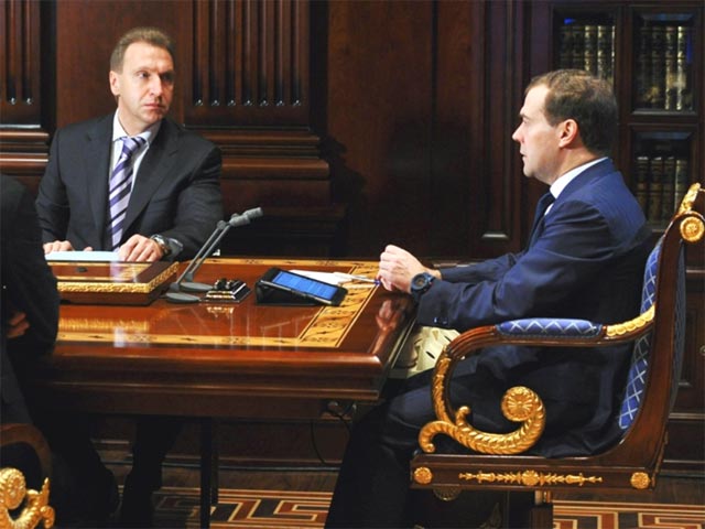 Премьер министр и вице премьеры. Кабинет Медведева. Медведев в кабинете. Кабинет председателя правительства России.