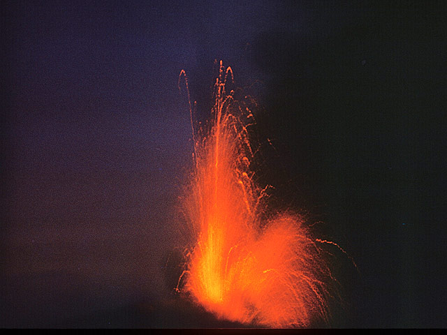 Верхняя часть вулкана Плоский Толбачик на Камчатке уничтожена извержением