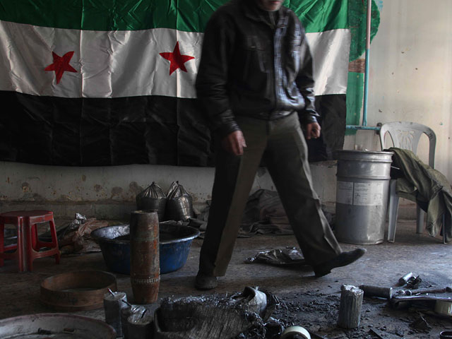 Сирийские боевики, похитившие на этой неделе двух граждан РФ и одного итальянца, требуют за их освобождение выкуп в размере 50 млн сирийских фунтов (чуть более 700 тыс. долларов)