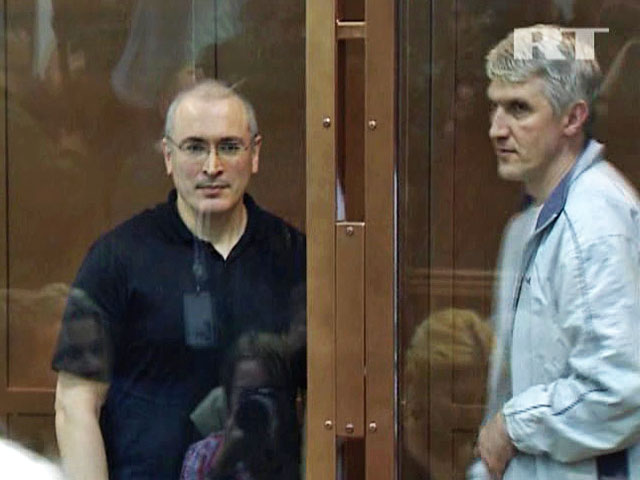 Мосгорсуд смягчил наказание Ходорковскому и Лебедеву - они выйдут на свободу в 2014 году