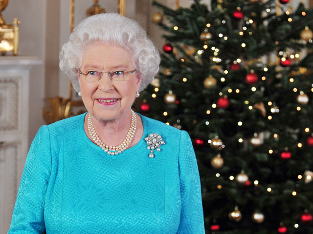 Британская королева записала рождественское обращение в 3D: "захотелось разнообразия"