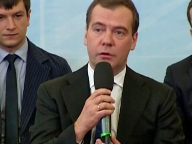 Дмитрий Медведев пригласил знаменитого французского киноактера Жерара Депардье, отказавшегося со скандалом от французского гражданства, в Россию, заверив, что ее власти не намерены менять уровень подоходного налога
