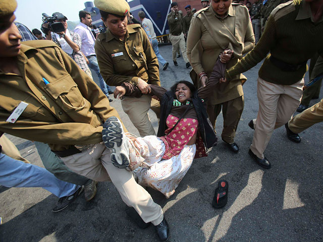 В Индии продолжаются массовые протесты против насилия над женщинами