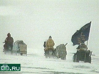 Весной этого года съемочная группа телекомпании НТВ проследовала за экспедицией организации Гринпис по озеру Байкал