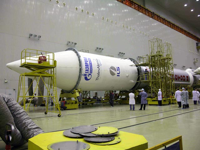 Причиной сбоя при запуске телекоммуникационного спутника "Ямал-402" могло стать разрушение подшипника в турбонасосном агрегате двигателя, установленного на разгонном блоке "Бриз-М"