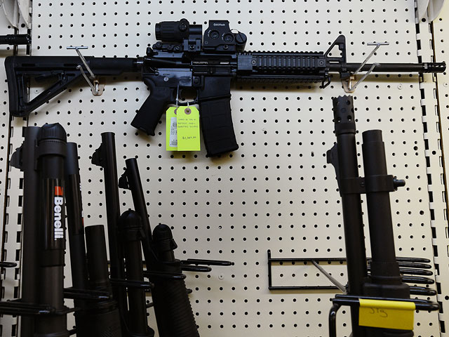 Бойня в ньютаунской начальной школе, реакция на нее властей и рождественские праздники подняли на небывалый уровень продажи оружия в США