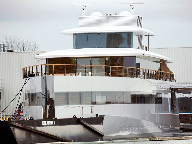 Судебные приставы Нидерландов освободили яхту, построенную для основателя компании Apple Стива Джобса, которая была арестована на прошлой неделе из-за финансовых претензий дизайнера судна