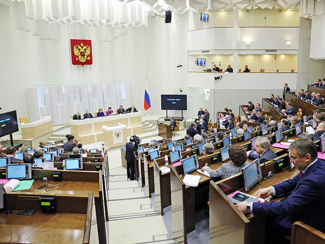 Совет Федерации одобрил принятый Госдумой спорный закон об образовании