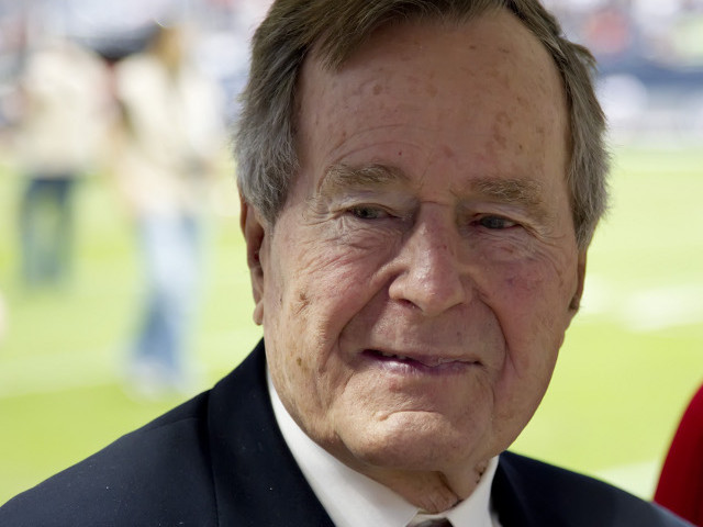 Самочувствие экс-президент США Джорджа Буша-старшего, который уже более месяца находится в больнице американского города Хьюстон (штат Техас), ухудшилось
