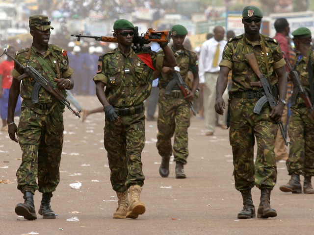 В Центральноафриканской республике нестабильно. Повстанцы из коалиции "Селека" подошли к столице и потребовали от правительственных сил сложить оружие