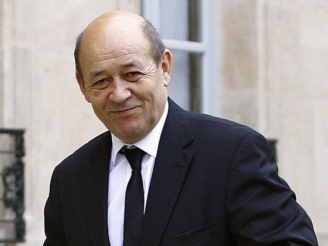 Поездка министра обороны Франции Жана-Ива Ле Дриана в Афганистан, планировавшаяся на 31 декабря, оказалась под угрозой срыва из-за французской продуктовой компании