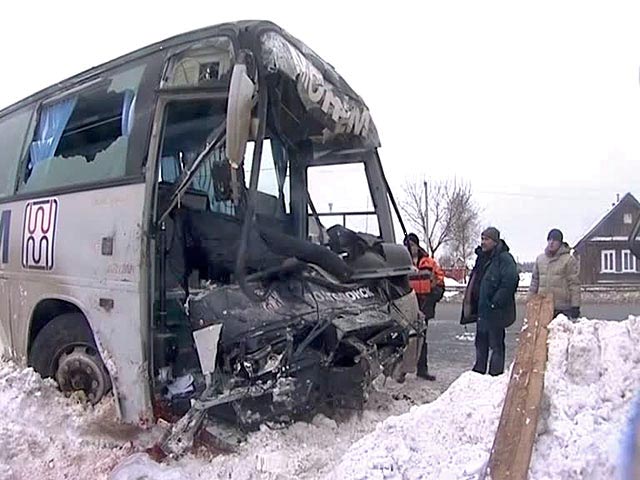 Пять человек погибли в ДТП с участием легкового автомобиля и пассажирского автобуса в Новосибирской области