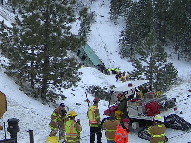 Девять туристов погибли и 26 попали в больницы в результате автокатастрофы по дороге из Лас-Вегаса в Ванкувер