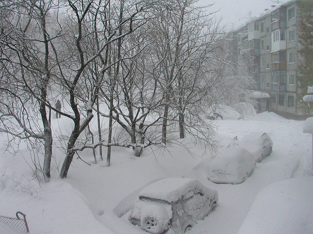 Власти Петропавловска-Камчатского отменили новогодние праздничные гуляния в центре города и фейерверки из-за шквалистого ветра и снегопада, вызванных циклоном