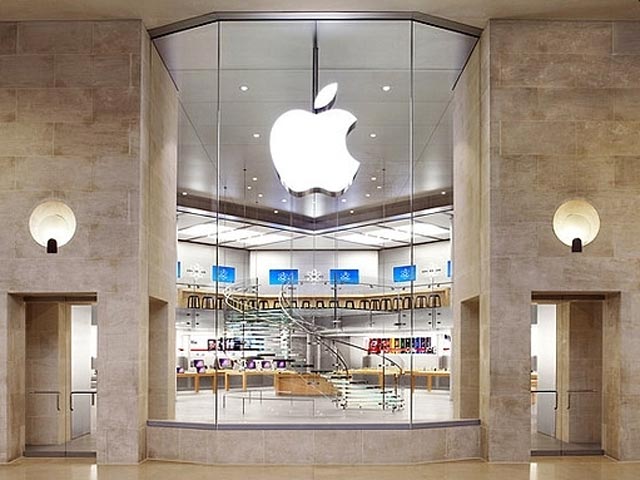 Неизвестные в канун Нового года ограбили в Париже магазин компании Apple, захватив добычу на сумму около миллиона евро