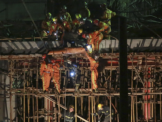 Не менее пяти рабочих погибли, еще 18 получили травмы в результате обрушения бетонной строительной платформы в Шанхае