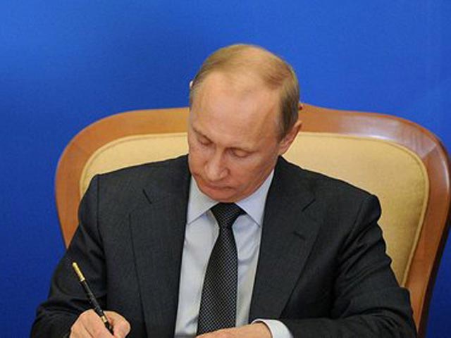 Владимир Путин подписал закон, регулирующий продажу билетов на посещение спортивных соревнований в ходе проведения Олимпиады 2014 года, сообщает пресс-служба Кремля. Документ, помимо всего прочего, определяет размеры штрафов за спекуляцию билетами