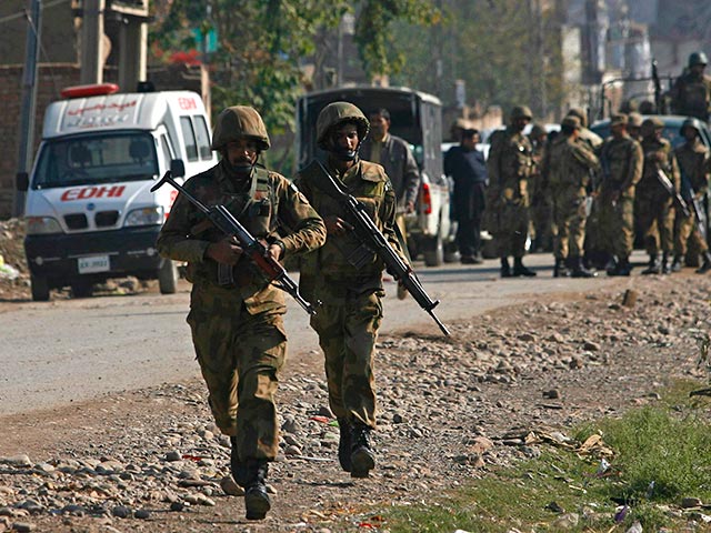 Пакистан обвиняет Индию в убийстве своего солдата в Кашмире - области, которая была разделена между двумя странами в результате военного конфликта в 1949 году и с тех пор является "яблоком раздора"