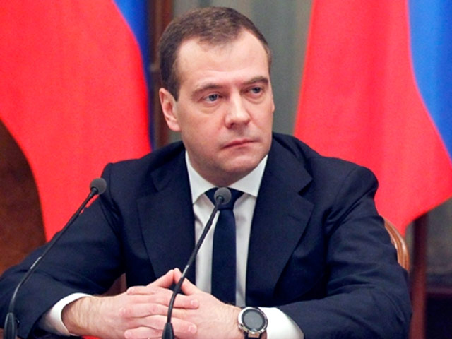 Премьер-министр РФ Дмитрий Медведев поздравил всех православных с праздником Рождества