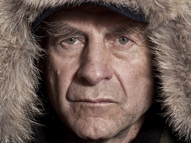 Известный британский путешественник, 68-летний Ранульф Файнс, отправился из Кейптауна (ЮАР) в "самое холодное путешествие" через Антарктику в зимнее время, когда шансов на помощь спасателей нет