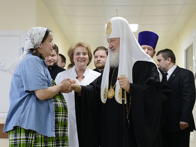 О деятельности РПЦ в отношении сирот патриарх говорил в ходе посещения московского роддома номер 3