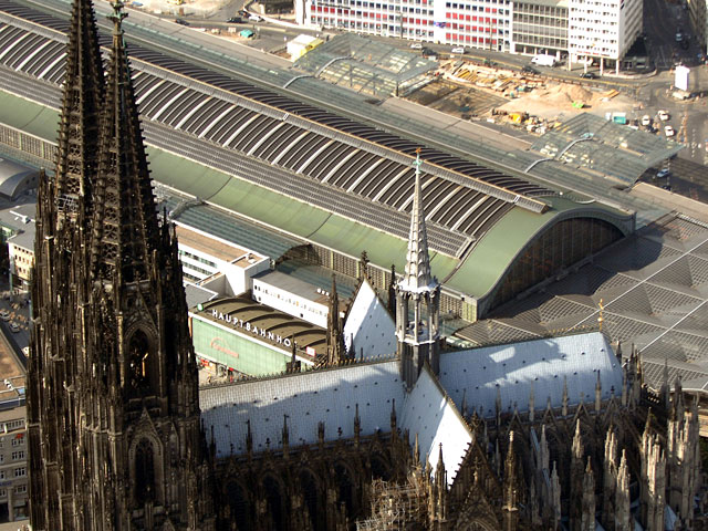 В Германии обеспокоены судьбой знаменитого Кельнского собора, которому угрожает опасность из-за развития инфраструктуры города