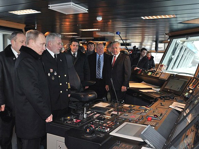 В северной столице прошла церемония имянаречения головного ледокольного судна снабжения добывающих платформ "Витус Беринг"