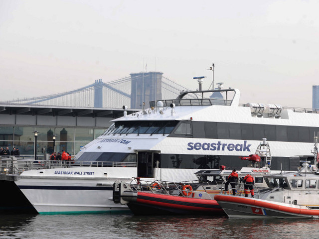Причиной аварии пассажирского парома в Нью-Йорке, в результате которой пострадали более 90 человек, стала техническая неисправность судна. Об этом заявил на допросе капитан