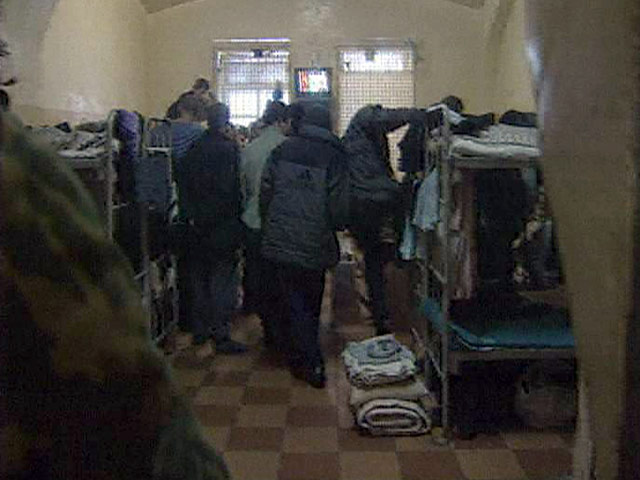 В Зеленоградском административном округе Москвы заключенные учинили жестокую расправу над осужденным за сексуальные преступления сокамерником. В итоге мужчину доставили в больницу в состоянии комы