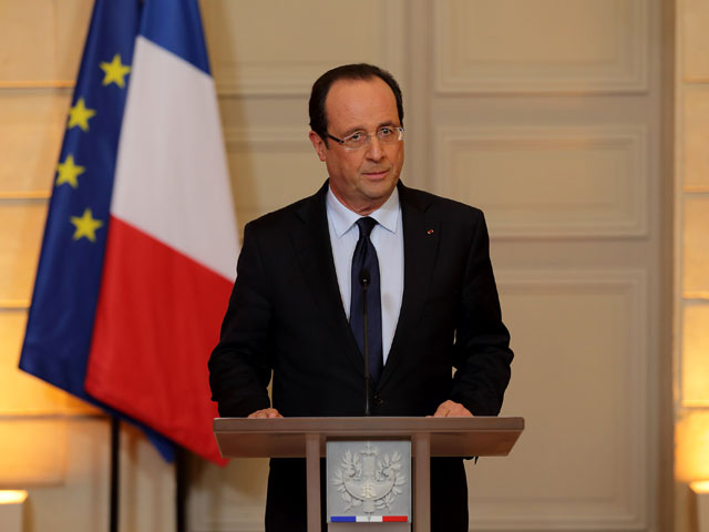 Президент Франции Франсуа Олланд заявил накануне, что решение об участии в "операции для борьбы с террористами" он принял после обращения исполняющего обязанности президента Мали Дионкунды Траоре