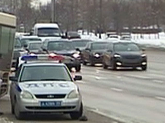 Два автобуса и легковушка столкнулись на западе Москвы, мужчина и двое детей получили серьезные травмы